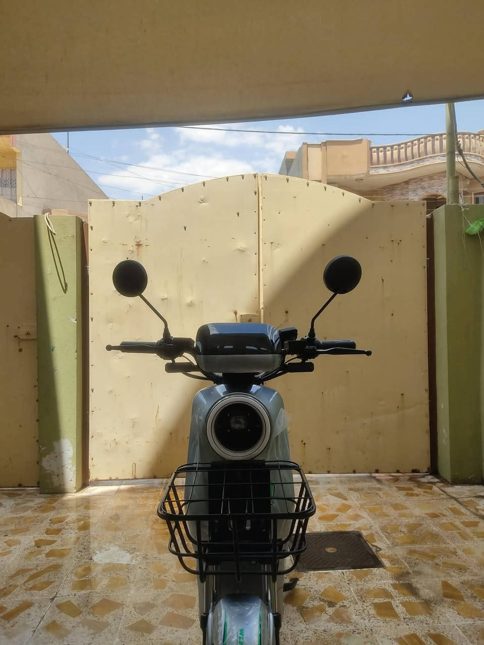 السلام عليكم
دراجة R9
دراجة جديدة مستخدم أقل من أسبوع 
نضيفة بمعنا الكلمة كلشي بيها عل فحص وشرط 
ملف1200عل فحص بطاريات مسطرة كبار عل فحص 
أربع سرعة 
شاشة دجتل تحديد لاعطال وكلشي يبين بيها 
يشاير يمين يسار رباعي لايت عالي ناصي نشرات 
انضمة تشغيل 
كارت2
شويج2
بصمة 1
الدراجة لاشخط ولا جلخ بيها مشحونا 5 مرات فقط 
أبيعك من أضغر برغي إلى أكبر برغي على فحص ما مفتوح ..السعر 525مجال حك جيتك وتدلل 
مكاني موصل لأيسر مدخل دوميز 
***********
