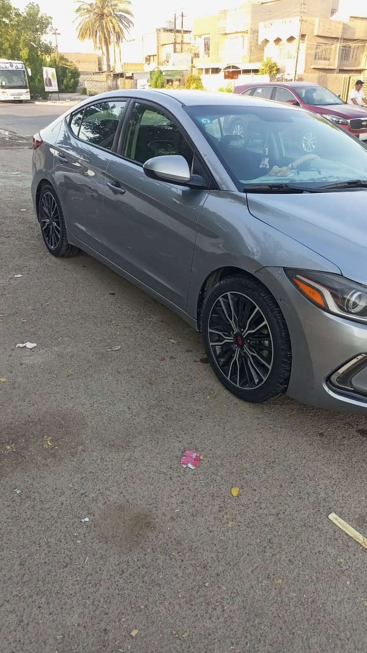 الانتره وارد أمريكي ماشيه 95 محرك 2000 
سياره قطعه وحده. بس أبيع قطعتين 
بصمه وجاهزه من كل شي. مكان سياره الفلوجه 
التواصل ***********
