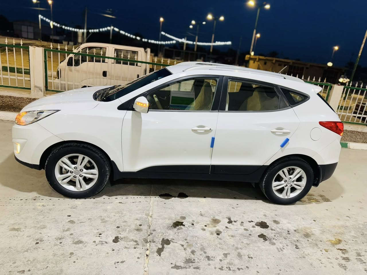 السلام عليكم 

توسان 2013 خليجي

مكفوله ما عدى مكانين بارد

مكينه 2000 دوش

كامره خلفيه

فول تحكم

السياره جاهزه من كلشي 

رقم دهوك بأسمي سنويه لغايه 2031

مداور وكاله حاضر

ترهم مراوس

بابل الطليعه 

‭0786 338 8222‬
