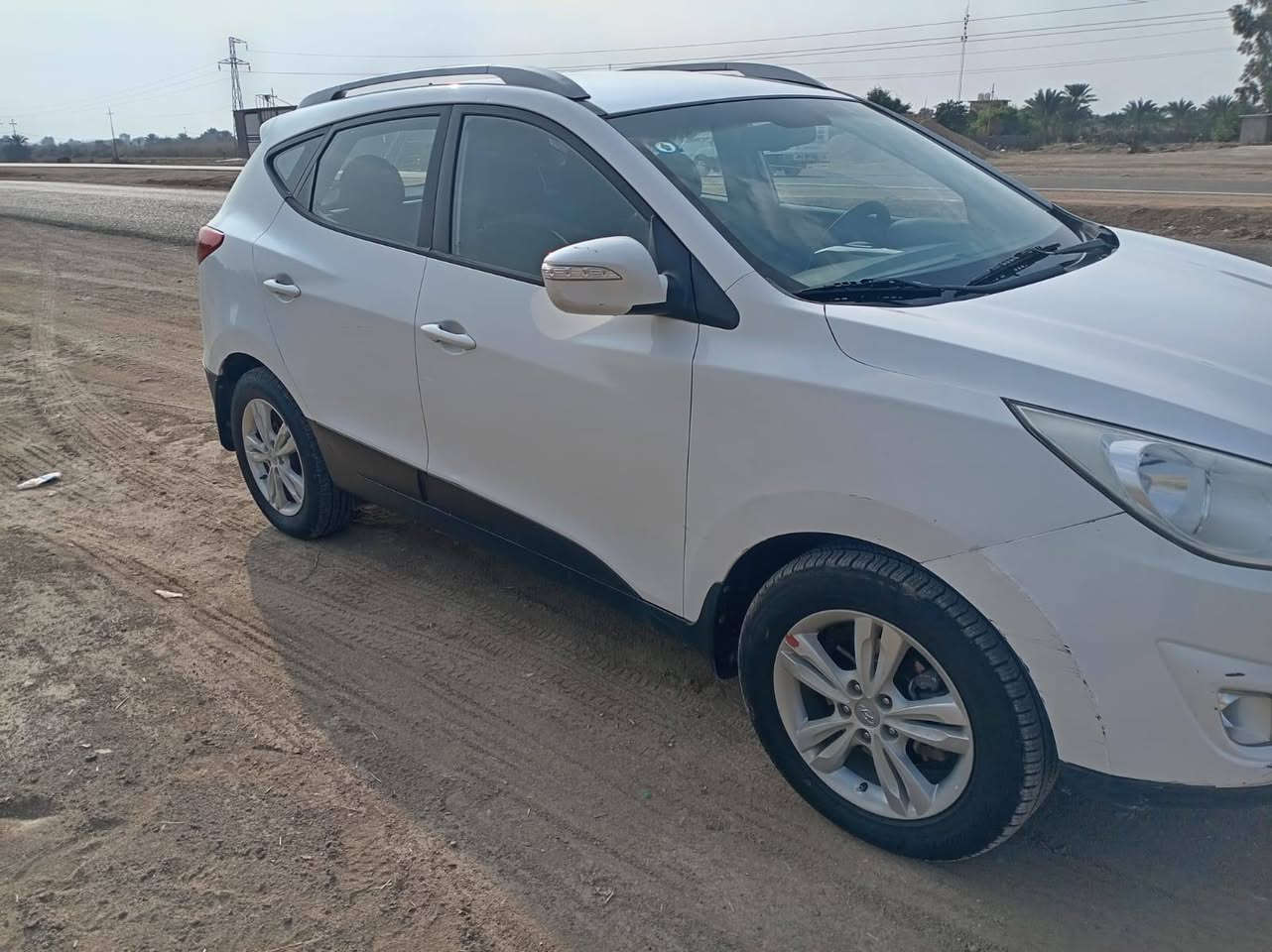 توسان. 2013 خليجي مقفول. رقم بغداد دولي بسمي حداديه جديده. تخم تاير.  منضومة تبريد جديده  غير متواجد عل فيس.  الاتصال عل الرقم ***********
