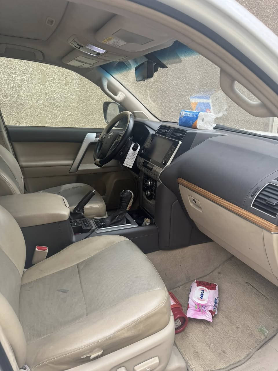 السلام عليكم برادوا ٢٠٢١ اعلى فئة vx فول مواصفات السيارة  مكفولة وكالة ساز أخذنا زيرو عل إيدي وهسة ماشية ١٠٠ السيارة مكفولة بيها فقط شخط كلش بسيط بالبنيد ومكحل وما مبين اخوان السيارة جديدة بس مغاسلها السعر ٤٢٥ ورقة وبيها مجال للشراي لاستفسار *********** العنوان بغداد البلديات
