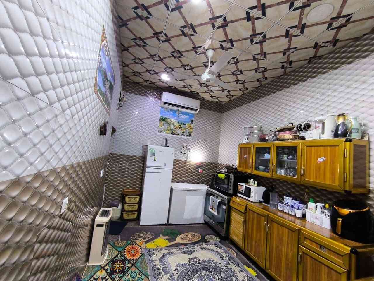 بيت للئيجار قرب معرض السيراميك بل فضليه حي البيطره مساحه البيت 100متر رقم الهاتف ***********
