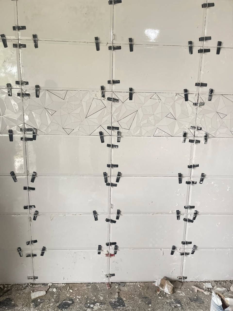 السلام عليكم خلفه سيراميك وارضيات متفرغ حالين
وبطريقك صعد المنشور رزق ناس على ناس والكل على الله ***********وجزاكم الله خير جزاء
