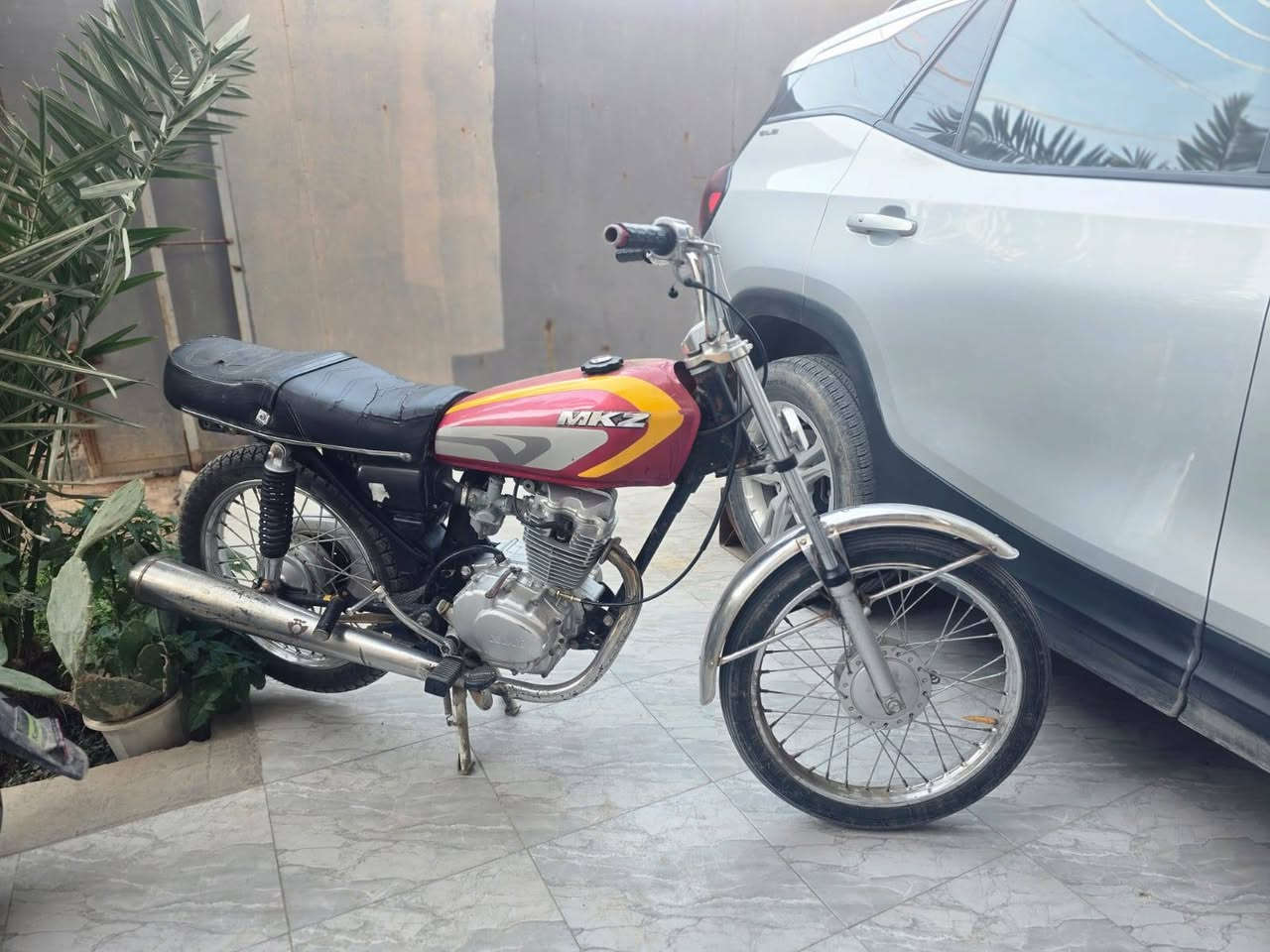 السلام عليكم نامه ٢٢ كلك مكفوله دراجه مفتوحه بس ولفات سبايدرها موجود باكستاني ثقيل  ٥٥٠ قفل هذا رقمي ***********0
