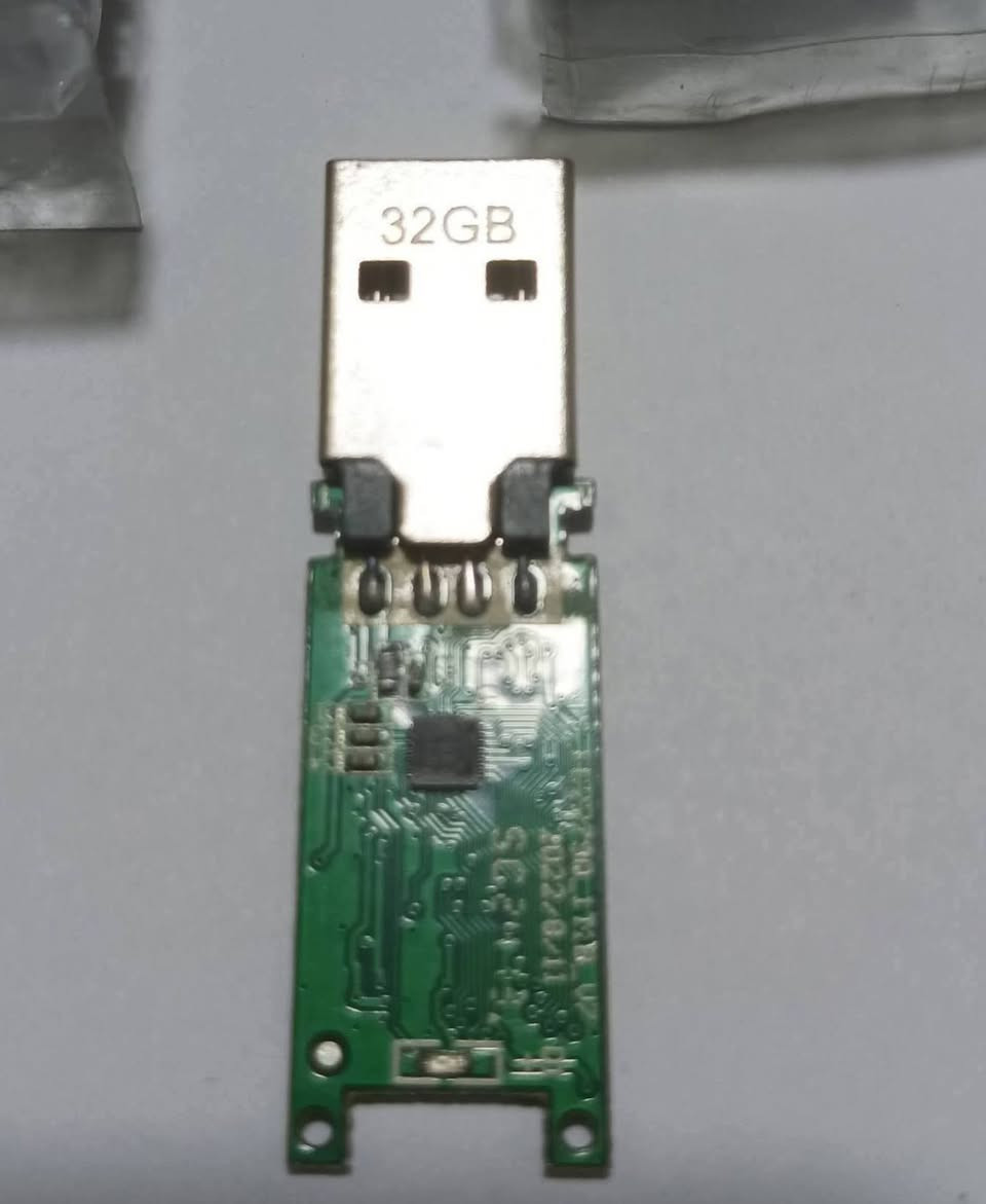 فلاشات حاسبه 32 كيكا بدون غطاء
10 قطع ب20الف مع التوصيل 
متوفر 200 قطعه


**إذا كنت صاحب هذا الإعلان وتريد حذفه لأي سبب، رجاءا أرسل رسالة إلى الدعم الفني**