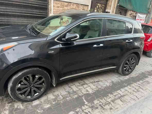 سلام عليكم  
كيا سبورتج للبيع موديل 2018
 وارد امريكي فول ماعدا البنراما
حادثها جاملغ وبنيد فقط 
مكينه 2400 
ماشيه 72
بصمة تشغيل وبصمة وابواب 
كشن جلد كهربائي تدفئة وتبريد 
الداخل نظيف

السعر ( 162)
*********** ابو ملاك
