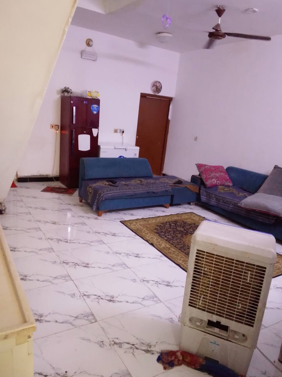سلام عليكم بيت البيع او مروس حسب قناعا هور رجب خدماد كامله   شارع ابو دخيل اول شارع غرفتين نوم غرفه الفوك كبيره معا صحيات الفتفسار *********** سعر 95 بي مجال شويه
