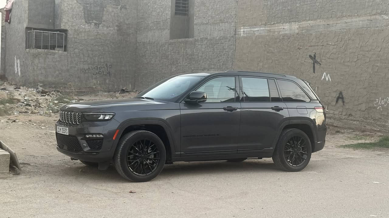 جيب سومت موديل 2022 (امريكي) .
المحرك : . V8. 5.7 L فول فول مواصفات 
العداد :62KMالف
بدون حادث (سرقة)

المواصفات :
* دفع رباعي 4x4 . 
* نظام تعليق هوائي (جكات). 
* قيادة ذاتية عند المنعطفات. 
* رادار امامي مع مانع تصادم . 
* نظام الرؤية الليلية. 
* تحذير الخروج عن المسار . 
* مستشعر نوم السائق مع نظام التوقف الآلي 
* تحذير النقطة عمياء ⚠ .
* نظام تحذير عند التقاطعات. 
* نظام تحذير عند تجاوز السرعة المحددة. 
* نظام عرض المعلومات على الزجاج الامامي (HEAD UP DISPLAY) 
* نظام تقليل الضجيج داخل المقصورة. 
* إنارة محيطية. 
* تعديل وضعيات مقود السائق كهربائيا. 
* مرايا تعتيم ذاتي. 
* المرايا الجانبية قابلة للطي كهربائيا. 
* نظام الصوت من ماكنتوش مع 19 سماعة. 
* ويل قياس 20 انج .
* سقف بانوراما .  
* شاشه كبيرة 10.1 انج . 
* نظام الخرائط (GPS) .
* عرض خرائط الطريق على لوحة القيادة.
* لوحة القيادة بقياس 12 أنچ. 
* 4 كاميرات خارجية مع بخاخات ماء للتنظيف. 
* كاميرا للمرأة الداخلية. 
* تصوير حراري ليلي .
* المصابيح الأمامية زنون .
* كشافات الضباب زنون . 
* دخول ذكي. 
* بصمة على 5 ابواب للدخول الذكي. 
* تشغيل عن بعد .
* الصندوق الخلفيي كهربائي .
* فتح الصندوق الخلفي مع حركة القدم.
* فرش المقصورة الداخلية من الجلد الطبيعي الفاخر .
* اضافات من الخشب الطبيعي للمقصورة الداخلية. 
* ذاكرة لحفظ وضعيات الجلوس للمقاعد الأمامية
* مساج للمقاعد الامامية .
* المقاعد الأمامية كهربائية .
* المقاعد الأمامية تبريد وتدفئة .
* المقاعد الخلفية تدفئة .
* انارة داخلية LED متعددة الالوان . 
* حساسات امامية وخلفية . 
* 5 راكب .
* مكيف خلفي مع وحدة تحكم منفصلة . 
* تدفئة مقود القيادة. 
* مانع تصادم خلفي .
* بلوتوث تلفون . 
* محدد سرعة . 
* نظام التشغيل والاطفاء الاوتوماتيكي .
* نظام بريك اوتماتيكي
رقم بغداد باسمي
واتساب: ***********

.:: السعر 37.000$ وبيه مجال ::.
