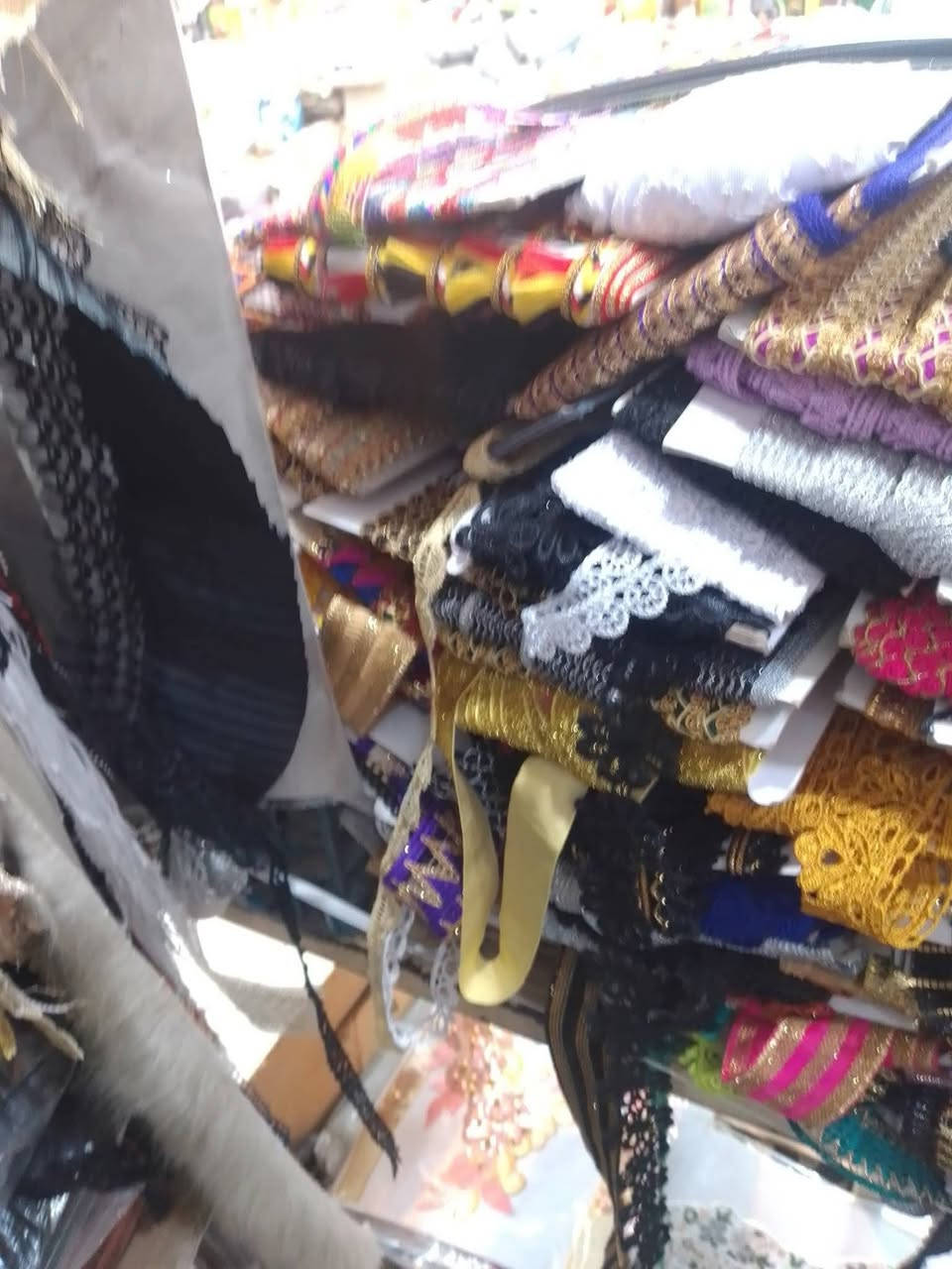 هذا المحل كلش حلو يبيع لوازم خياطة كلشي تحتاجين للخياطة موجود مكانه مقابيل مصور رمزي فرع البهارات بصف مزعل ابو الاعشاب 
ابو ايلاف انسان كلش طيب واخلاقه عاليه رجل عصامي


**إذا كنت صاحب هذا الإعلان وتريد حذفه لأي سبب، رجاءا أرسل رسالة إلى الدعم الفني**