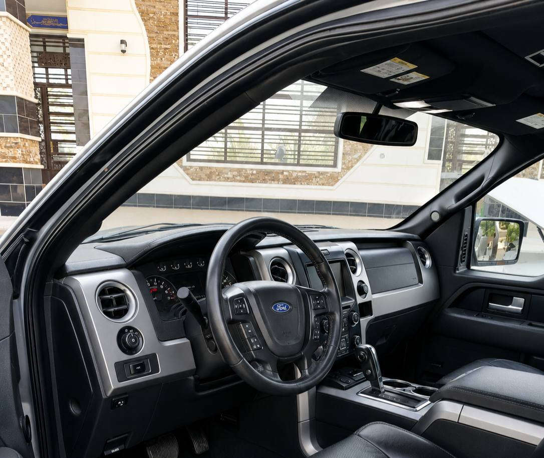 فورد رابتور F150 بلاديه رابتور موديل 2013 السياره خليجيه حادثها بالعراق ٣ قطع صبغ) السياره جديده بشكل ماشيه 170 فول مواصفات بعد رابتور 
مكينه 6200 شرط كفاله 
منضومه غاز بيها 
كشنات تدفئه وتبريد كهرباء 
كامرات اماميه وخلفيه 
نضام تعليق فوكس 
حساسات دوس كهرباء 
ستيرن كهرباء كروس فتحه 
بعد لو احجي منا للباجر ما تخلص المواصفات 
سعرها 190 وماكو رابتو بهيج سعر بالعراق كله 
المكان بغداد رقم تليفون ***********
واتساب ***********
