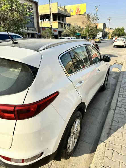 السلام عليكم اخوان
كيا سبورتج ٢٠١٨ خليجي 
ماشية ٩٥ الف كيلو مكفوله كير مكينه وتبريد وصدرها نظيف
مواصفات بانوراما وكشنات عسلي بلاد 
بيها صبغ فقط باب السايق 
وسيارة من الشركة على ايدي سبيرها منازل 
عنوان بغداد/ الشعب رقم تلفوني *********** 
سعرها ١٨٠ وبيها مجال جدا بسيط يعني جماعة ١٧٦ ليخابرني رجاءا
