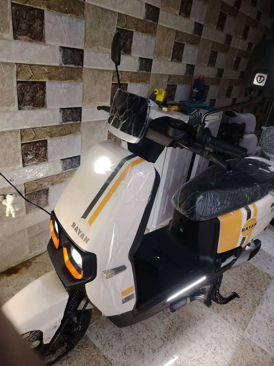 السلام عليكم البيع مكاني حي الوحده  مكفول من كلشي اخذتو جديد برغي ما مضروب اي استفسار انتصال عل رقم ***********
