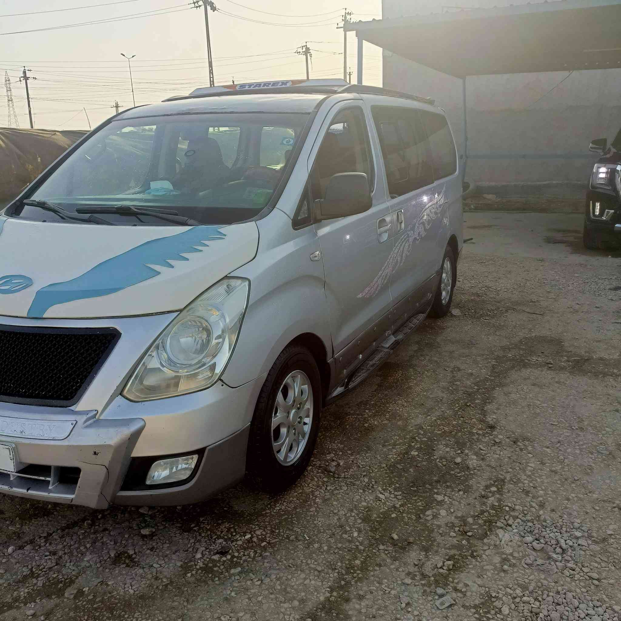 سلام عليكم ستاركس موديل 9 مفتوح محوره مسكر اتو رقم ذقار تحويل ثاني يوم خط بحث كامل حداديه جديده تخم تاير سياره جاهزه بيه جاملغ الخلفي شويه جارد والباب هم شويه جارد  *********** السعر 128
