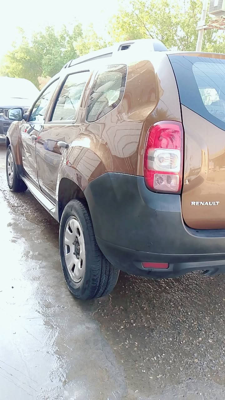 السلام عليكم سياره رينو فرنسي للبيع موديل 
16 مكينه خير من الله تبريد شغال حداديه كامله 
مكان السياره واسط الكوت رقم *********** 
 السعر 85 ورقه وبيها مجال
