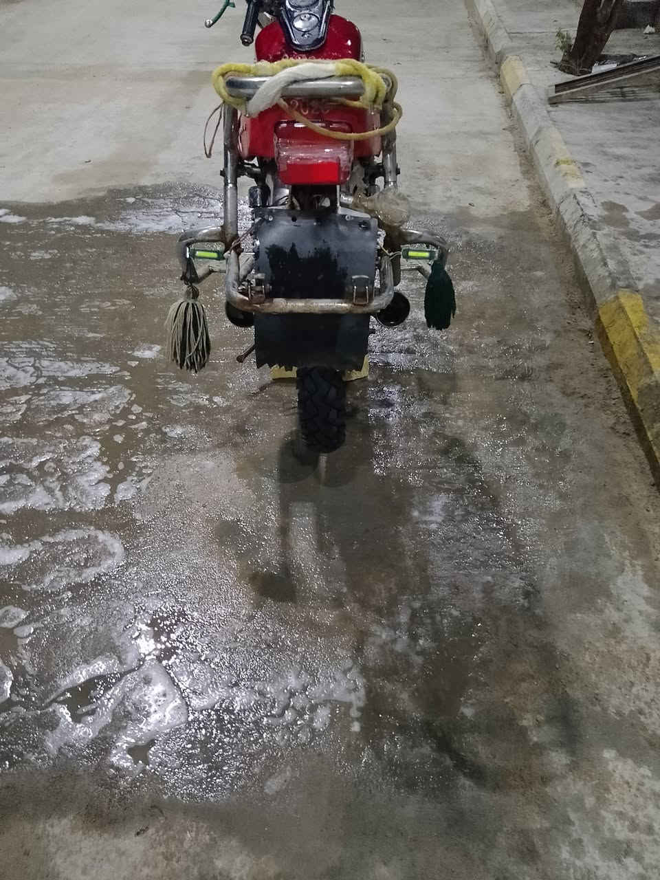 سلام عليكم.
دراجه للبيع مديل 2017
اوراق
السعر 400وبيها مجال 
العنوان ناصريه سيد دخيل 
للستفسار ***********
