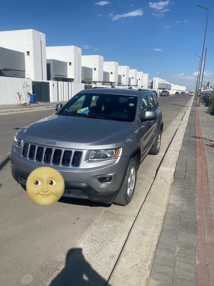 جيب كراند شيروكي لاريدو موديل 2016 كلين تايتل رقم بغداد لون رصاصي بيها طختين هنا بالعراق بسيطات جدا وانصبغن على أثرهن فقط
السيارة كير ومحرك وتبريد كله مكفول وبجمها كبس السيارة بدون ايرباك ايرباكاتها كلها سليمة   
السيارة رايدها مراوس بتاهو موديل 15 او 16  
ونتفق على الفرق 
للاستفسار ***********
