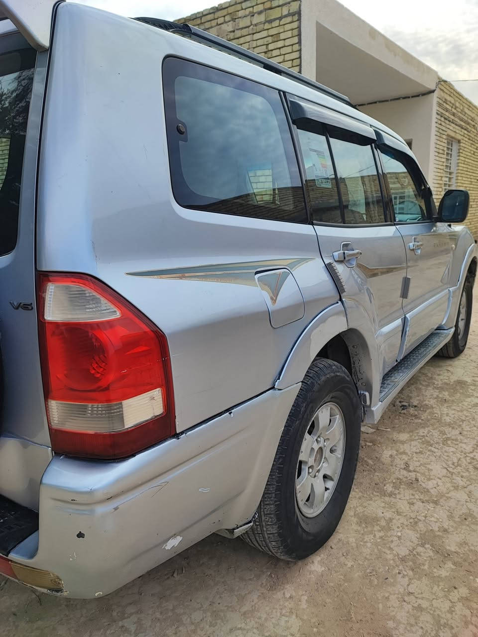 سياره باجيرو للبيع موديل 2006 سنويه جديده رقم بغداد مشروع وطني السياره مكفوله فقط صبغ حزام لجماليه بدون ضربه كير محرك كفاله محرك بلاد 3000 تبريد تدفئه كهربائيات كلها شغاله  السعر 76 وبيها مجال للطيبن مكان السياره ميسان العماره 
***********
***********
