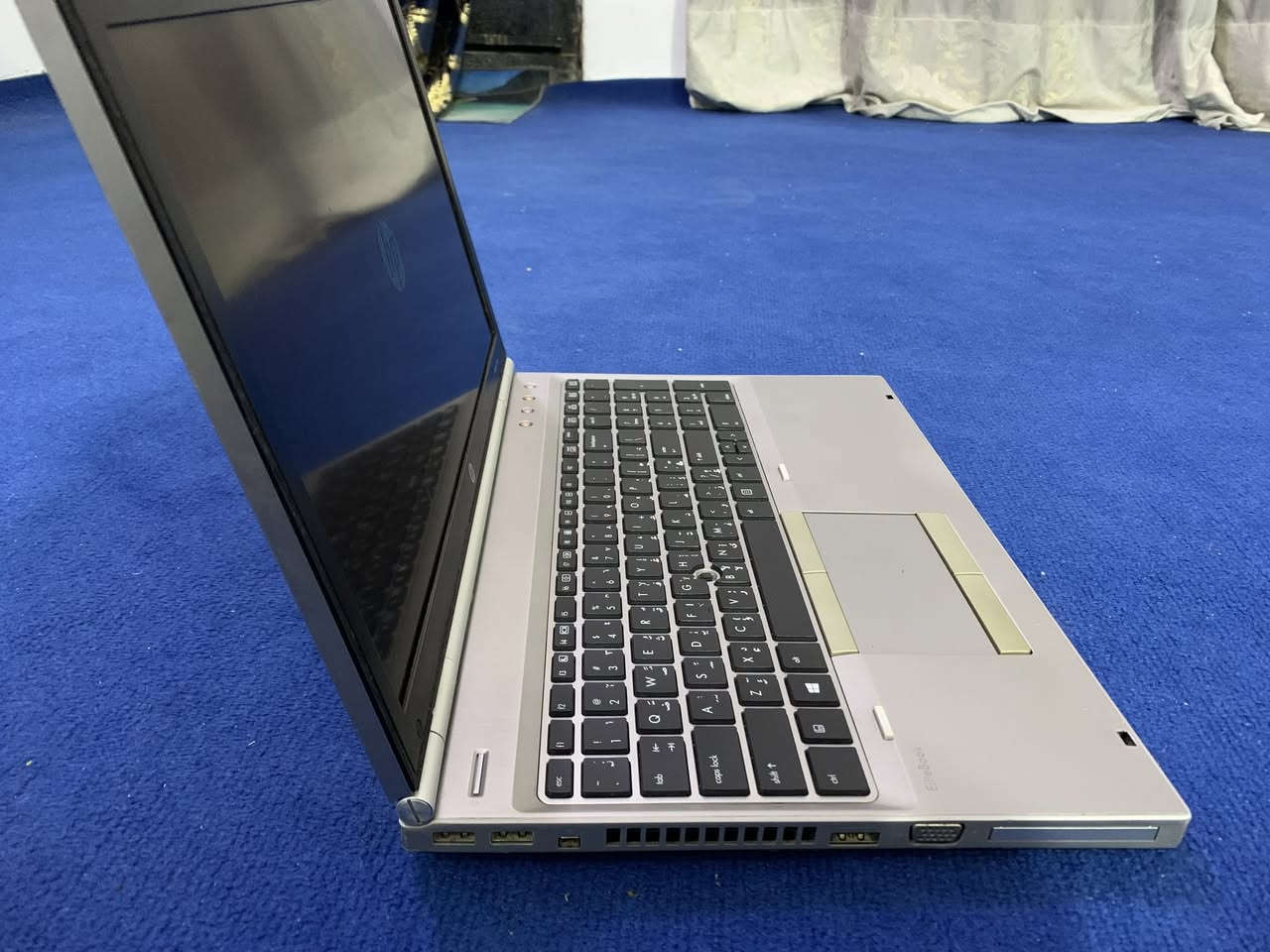 السلام عليكم 

لابتوب HP 8570p workstation للشغل الثكيل برامج عندسية العاب تصميم مونتاج وكافه البرامج

معالج: i5 3360M واداء سريع الفئه العاليا 

كارت شاشه خارجي : AMD Radeon hd7600/7500 للالعاب والشغل الثكيل 

رامات:ddr3 8g

ذاكرة: 360

الجهاز استخدام شخصي واريد ايبعه لين محتاج افلوس الله شاهد ولاه الجهاز ما مثصر بشي عندك بي فد كم دكمه بالكيبورد واكفه عداهة كلشي شغال

رقمي ***********

توصيل موجود
