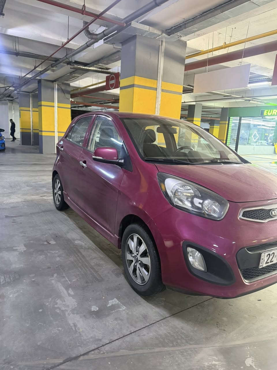 السلام عليكم للبيع كيا بيكانتوا 2014 خليجي محرك دوش 4 سلندر تحكمات ستيرن مري شفط ويل كب اشاير بالمري محرك كير مكفول بدون صبغ فقط مكانين بارد سنوية وهزة لحد 2031 يعني تحويل وكالة متروح السيارة مكان السيارة بغداد زيونة للاتصال ***********
