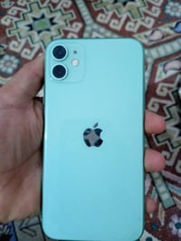 ايفون 11عادي للبيع كارتونة كامل ملحقات السعر 275وبي مجال للاتصال اتصل ...