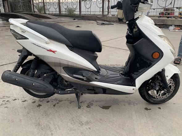 دراجة سكنس فحل حديثة الدراجة مكفولة كفالة عامه الدراجة زيرو ما ماشية سعرها14ورقة المكان بغداد الكاظمية***********
