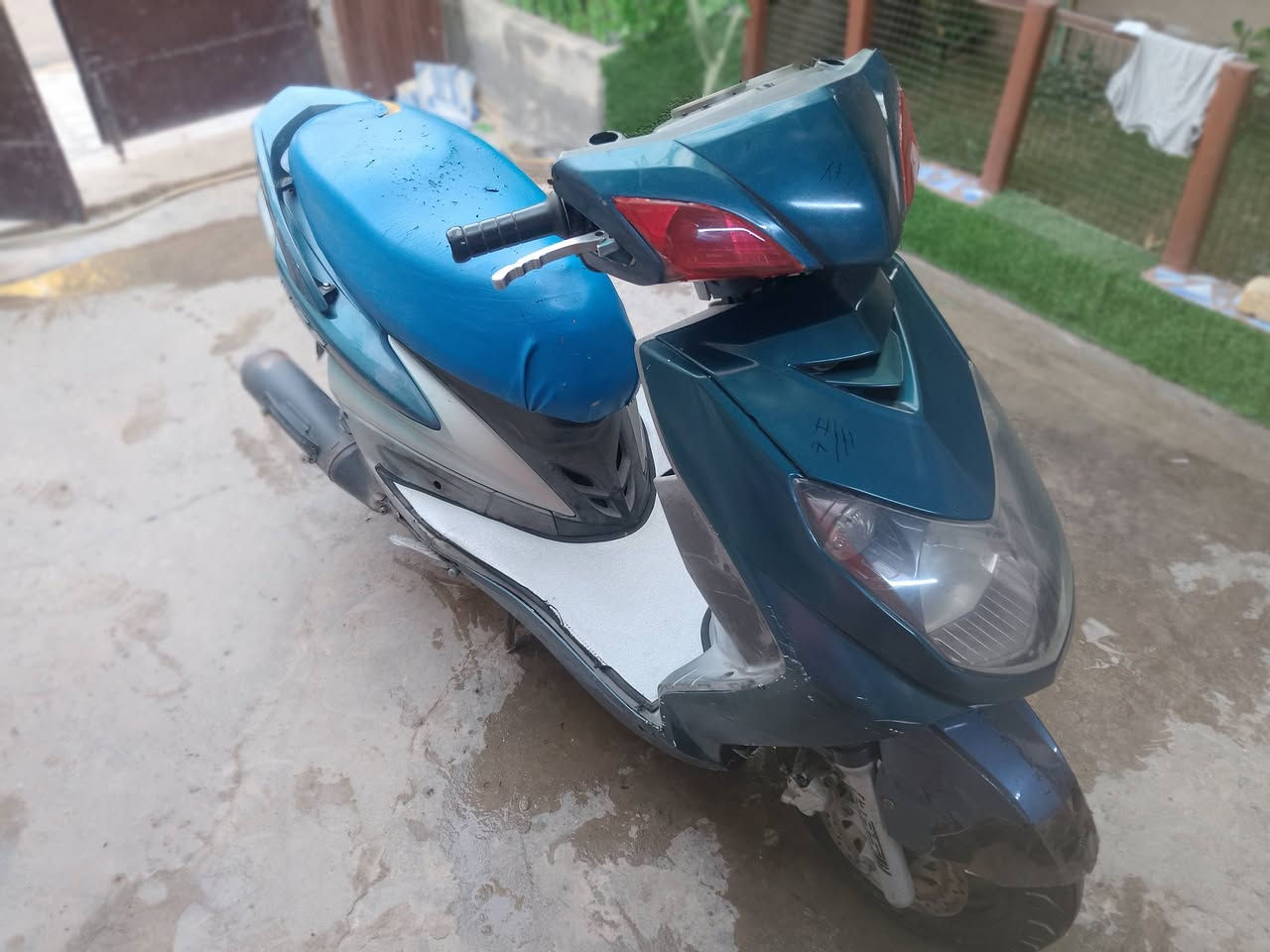 سلام عليكم سكنس فحل ياباني خطين نوزل محرك ممدود على درنفيس دراجة خير من اللة تجي تشغل وتطلع باي وقت ترايك وين ميعجبك اشاير شغالة دبل اشارة عالي ناصي دراجة حلوة السعر 600 وبيهة مجال  مكاني بغداد الحسينية مال راشدية
وتساب ***********
