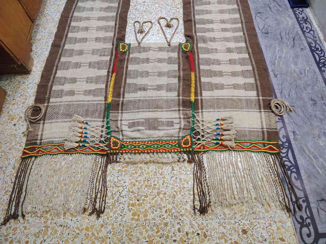 يالله سلام عليكم خيالتنه العزاز جلال صوف سود وبيض خالص وبين وبروصوف خالص جلال فحل صوف ونسيج شغل رقم واحد كله راقي توصيل كافت محافضات موجود ٥ الف مكان العماره ميسان حي رساله شارع ابو سماعات *********** واساب نتصال
