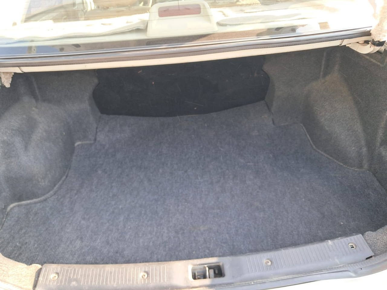 نيسان سني ياباني موديل 2011 أكير اوتو جام كهرباء محرك ابيض 1600 كفاله عامه ماشيه 147 لستفسار تصال راقم *********** راقم شمالي سنويه للغاية  2031
