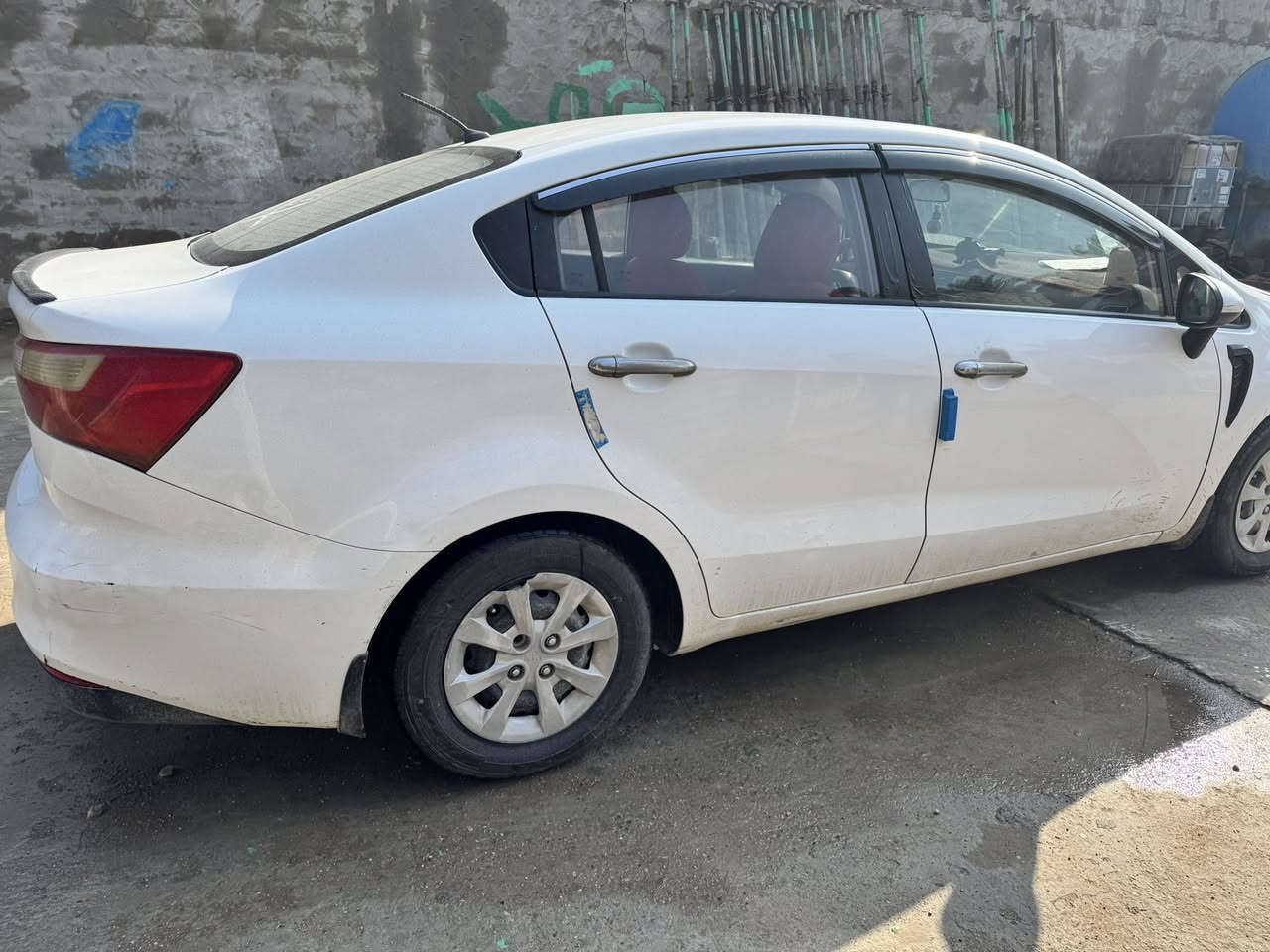 سلام عليكم كيا ريو موديل ٢٠١٦ مكينه ١٦٠٠ رقم نجف باسمي السياره مكفوله بس عد البارد بيه بسيط كير مكينه مفولات رقم التواصل *********** خوان اني مكلف بالنشر اتصلو ع الرقم  المكان بابل كفل
