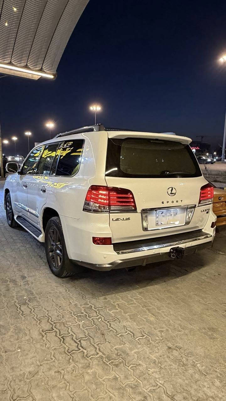 لكزس LX 570 موديل2013
سيارة فخمة جداً بحالة ممتازة، استخدام نظيف 
• المواصفات:
الموديل:2013
المحرك: V8 5700 سي سي
العداد:200,000  كم
• التجهيزات:
بصمة + تشغيل
نظام مانع انزلاق
شاشة + نظام ملاحة
5 كاميرات
رادار أمامي
فتحة سقف
داخل جلد فاخر قرميدي مع تدفئة وتبريد
ثلاجة
نظام صوت مميز
تحكم ستيرن + فوليوم
مرايا كهرباء
باب خلفي كهربائي (جك)
نظام قيادة (Eco / Sport)
حساسات أمامي وخلفي
• الحالة:
بدون صبغ
بارد بجاملغ الايمن
محرك بشرط مامفتوح
 لوك بالكامل
سيرفس كامل بدون أي نقص
4 إطارات جديدة
جاهزة ولا تحتاج أي مصروف

السيارة رقم بغداد انكليزي بأسمي 
السعر 370 وبيها مجال حگ الجية 
السيارة موجودة بالبصرة // للاستفسار +964 772 574 7813


**إذا كنت صاحب هذا الإعلان وتريد حذفه لأي سبب، رجاءا أرسل رسالة إلى الدعم الفني**