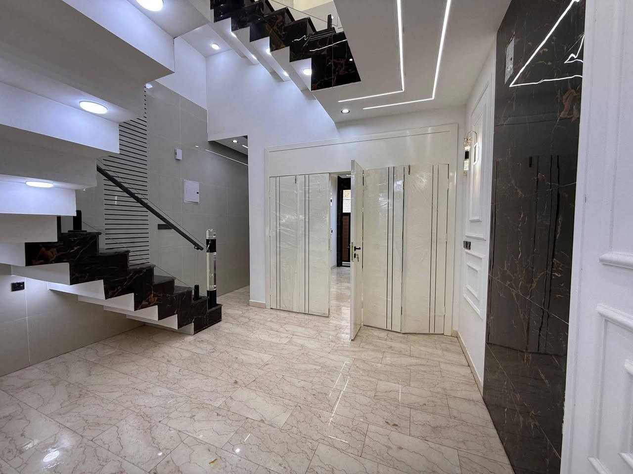 ‏‎‏دار للبيع او المراوس في النجف الاشرف
حي السلام
مساحه الدار  ١٠٠ م 
شارع ١٠
٣ نوم طابقين عمل درجه اولى
موقع مميز خلف شارع المستوصف

‏‎  للاستفسار مراجعة مكتب اليقين او الاتصال ع الأرقام المذكورة 
***********
‏‎
يتوفر واتساب 

#نستقبل_عروظكم_العقارية_في_كافة_احياء_النجف_الاشرف_اهلاً_وسهلاً #followersreelsfypシ゚viralシfypシ゚viralシalシ
