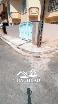 دار للبيع المساحه ١٠٠متر ركن مربع علاشارعين ١٠×١٠يحتوي ٤غرف نوم حمام ع...