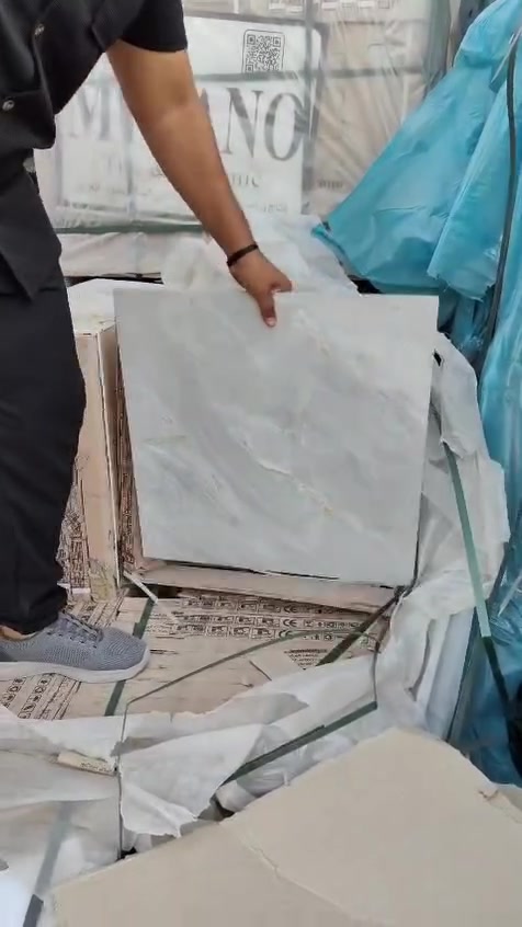السلام عليكم والرحمة
يتوفر الان في مكتب  الأمير للسيراميك والكاشي والمرمر جميع الألوان والأحجام وبأقل الأسعار
بورسلين ١٤ ملم / قياس ٦٠ 
بورسلين ١٤ملم / قياس ٤٠
بايات بورسلين  قياس ١٢٠
بايات بورسلين قياس ١م
بايات مرمر قياس ١م /السمك ٣ سم
مادة لاصقة جميع الأنواع والأسعار
العنوان البياع حي المواصلات
للاتصال ***********
