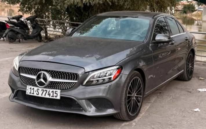 ارخص C300 فول مواصفات بالعراق ( بسعر كامري )
مرسيدس C300 موديل 2021
ماشية 30 الف كيلومتر فقط
جاهزه وكامله

وارد امريكا ضررها جاملغين
وصندوق
وانصبغ بيها نص البنيد 
السياره نضيفه وحلوه
محرك 2.0 لتر تيربو 4 سلندر بقوة 255 حصان
كير اوتوماتيك 9 سرعات
المواصفات الخارجية:
مصابيح أمامية LED عالية الأداء
جنوط ألمنيوم قياس 21
مرايا كهربائية قابلة للطي
كاميرا خلفية
صندوق خلفي كهربائي 
تصميم مرسيدس الأنيق
والرياضي
المواصفات الداخلية:
شاشة وسطية كبيرة
شاشة عدادات دجتال
نظام تحكم  
دعم ابل كار بلي واندرويد اوتو 
مقاعد جلد كهربائية مع خزن
مكيف أوتوماتيك ثنائي المناطق
إضاءة داخلية محيطية 
تحكم كامل من المقود USB + بلوتوث 
نظام تنبيه السائق 
مثبت سرعة
ايرباكات
مكان السيارة بغداد الكاظميه
للاستفسار ***********
