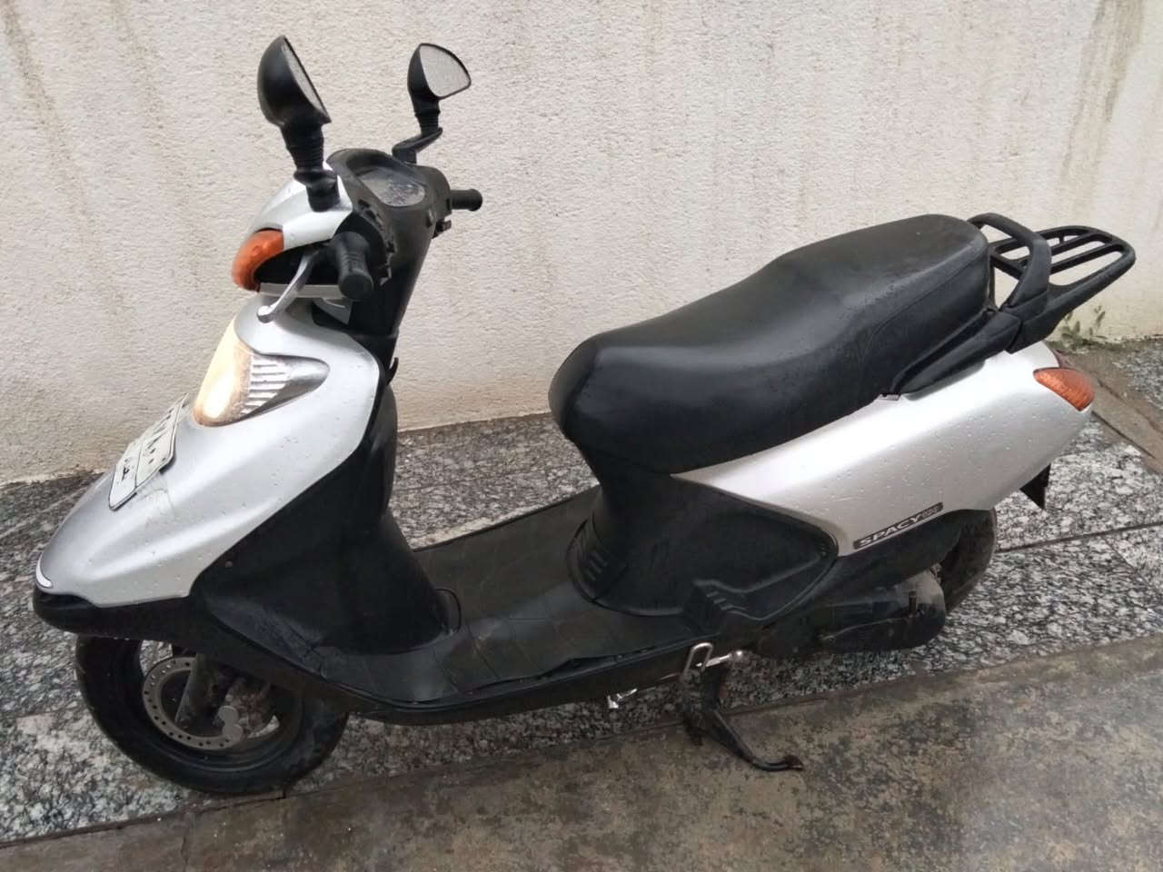 سلام عليكم دراجة لبيع مرقمه بعدها جديده مطلعها من رمبه صارلها شهر لبيع رقمي ***********
