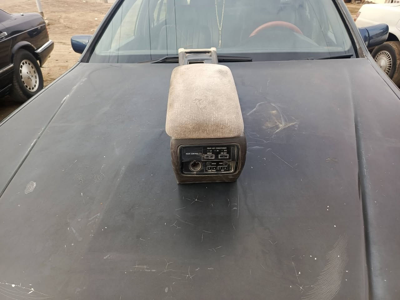 سلام عليكم غراض هارتوب طويله للبيع تچوات الوصط سعر على 50...الواح...بك لايت هارتوب فنصه جهة اليمين سعره 100....***********
