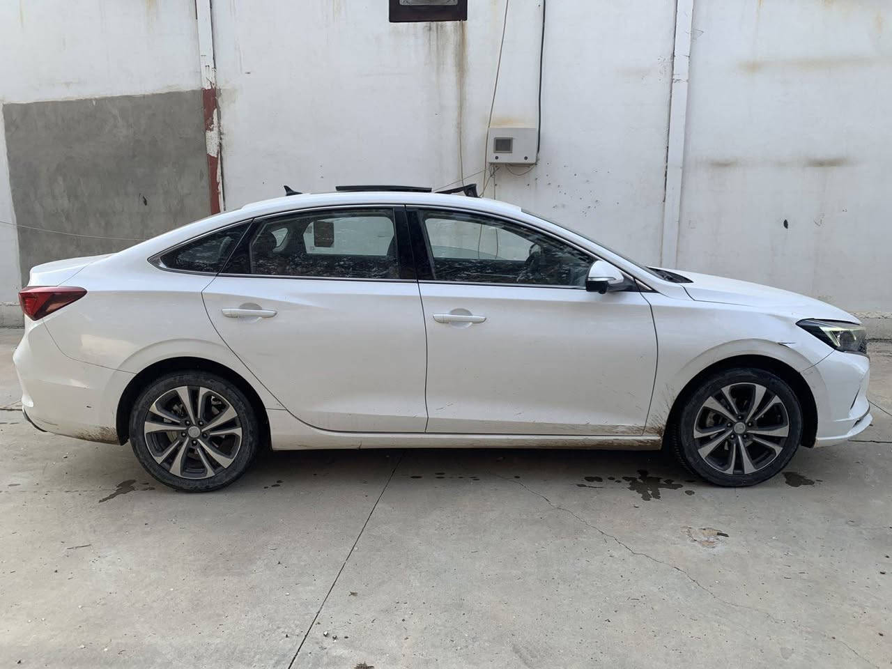 شانجان مۆدیل2023 سنەوی پلاستیکی لە گەڵە بێ بۆیاخ بێ دەعم هەموگیانی دەقەی شەریکە هیج عیبی تیانیە سعر73وەرە قە ژم ***********؟؟***********
