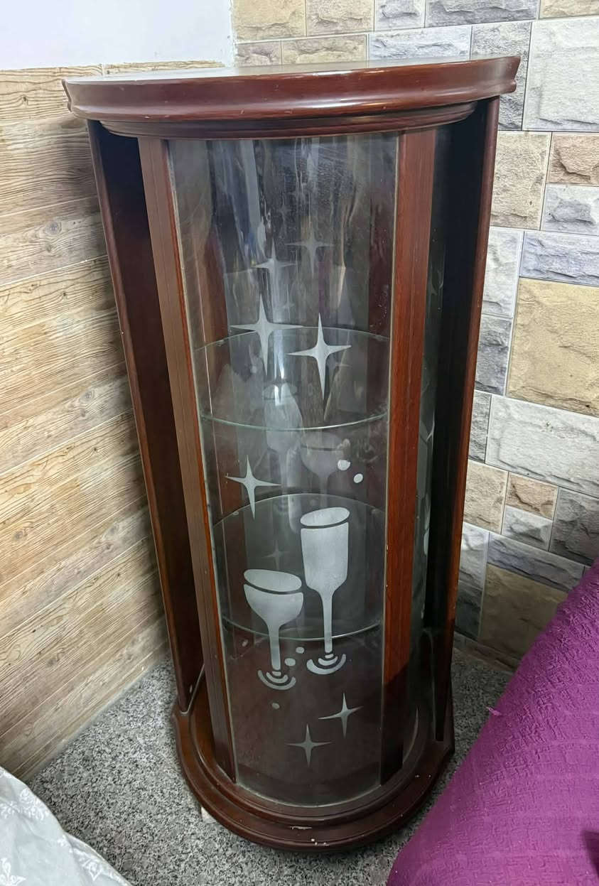 السلام عليكم
خزان يستعمل في الحمام او في الخارج، خشب بامبو اصلي ضد الرطوبه مع مرآة وسطية و داخل الباب  استيراد سعرها ٢٥ الف
و باترينا  دوارة خشب و زجاج ما بيها اي ضرر ب ٢٥ الف
المكان بغداد شارع فلسطين


**إذا كنت صاحب هذا الإعلان وتريد حذفه لأي سبب، رجاءا أرسل رسالة إلى الدعم الفني**