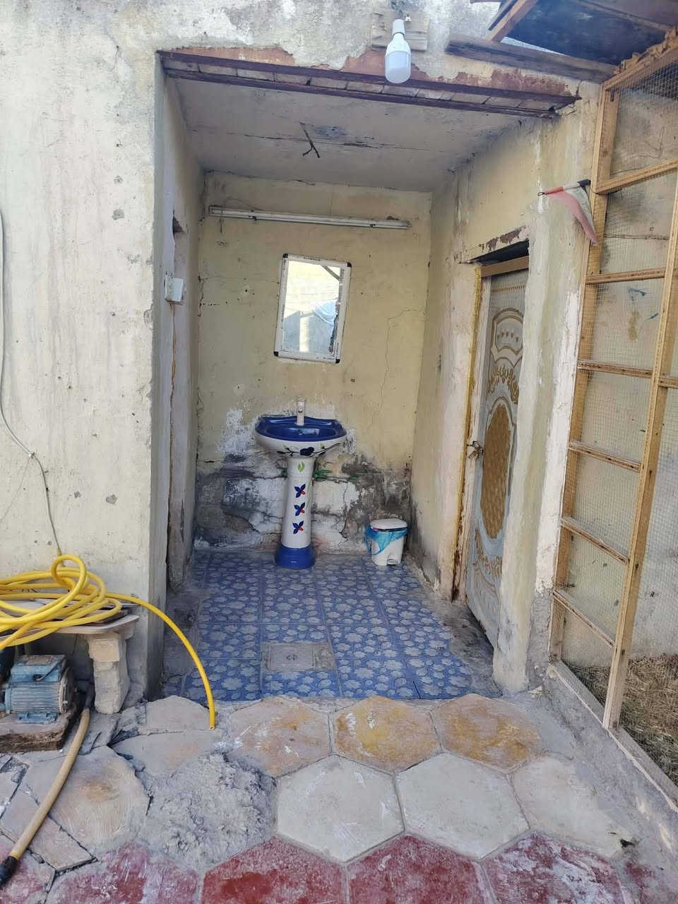 بيت رقم للبيع
منطقه قريه سيد جبار 
معاملته بلبلديه
مساحه 180 م
سعره 16
بناء غرفتين مع صاله مع استقبال مع صحيات مع مطبخ
بناء بلوك
للاستفسار مراسله الصفحه. او اتصال
ابو احمد
***********
