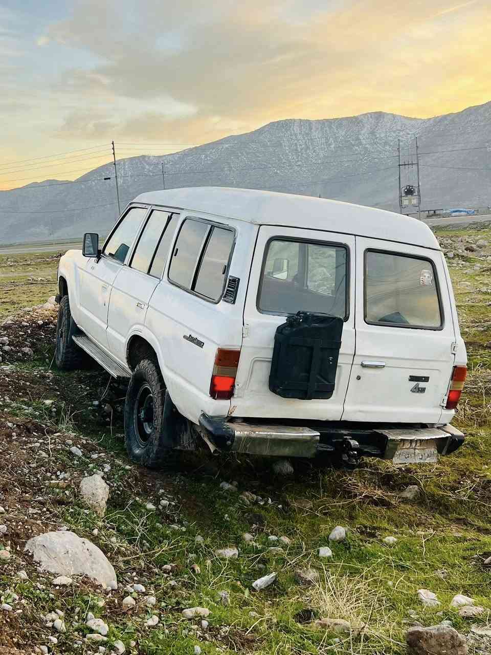 لاندگرۆزەر (ئاڕم سلێمانی) (1986) مەکینە (2F) چوار چراسەقف بەرز دەبڵ  ئەکسلو گێڕو مەکینەی بەشەرت هەڵمیشی نیە بوخارو سەرفو هەموشتی بەشەرت دەبڵ ئەکسلی قورسو سوک مەزبوتە بەشەرتی فیتەر وەک مقەس ئەیبرێ چوارتایەی جەبەلی لەژێرە بیلاد پاوەر بێ لێدران بێ سبوغ سبوغی بیلادیە ناو گاعی ناوی زۆر جوانەو دەشبوڵی نەتەقیوە فڵچەوتەنزیلو هۆڕنو لایتی پێشو پشتی هەموی ئیشەکاگەرمی و هەموشتی مەزبوتەبرێکیشی ئیشەکات  ڕۆنی مەکینەو ئەکسلی تازەگۆڕاوە سعری(23)گەڵاو معامەلە ژم.***********
