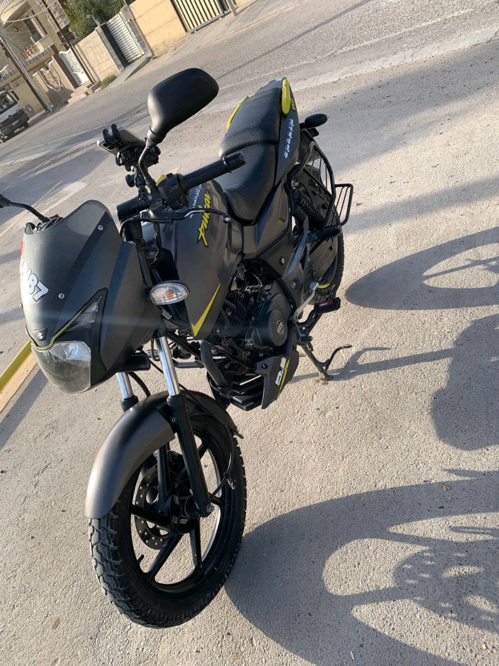 سلام عليكم للبيع دراجة بولسر نيون 150
كير رياضي نمرة جوة  وال N بل النص والباقي ليفوك
كل كهربائيات شغالة 
هورن 
لايت عالي ناصي 
اشاير
بك لايت
بريكات خلفي خياط بل المكان 
والأمامي نفس الشي 
تانكي 15 لتر
نوع الدهن ليكي مولي 
دراجة حلوة ونضيفة أمانة الله علة ايدي 
غراضهة موجودة عند شركة بغداد بايك
مكاني بغداد الغزالية هذا رقم تليفوني وبي واتساب ***********
