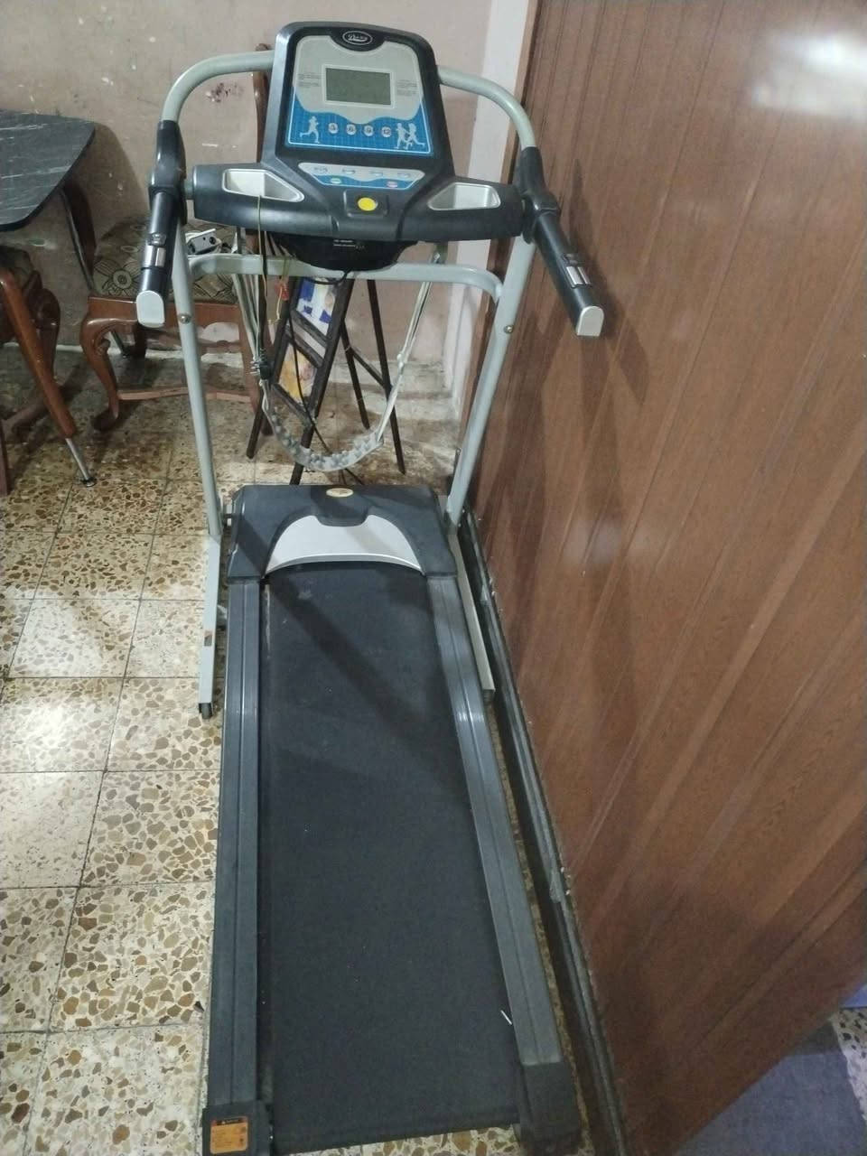 سرعة من 0.5 إلى 12 كم/ساعة.
محرك 1300 واط.
شاشة رقمية تعرض الوقت، السرعة، المسافة، والسعرات.
يحتوي على 12 برنامج رياضي.
مزود بجهاز مساج.
قابل للطي لتوفير المساحة.
بحالة جيدة ويعمل بشكل ممتاز.
بسعر 200 الف وبي مجال 

ماطور ملفوف درجة اولى اقوى من البلادي نحاس كامل لف ابو سيف بالسنك مختص بلف اجهزة الجري بغداد, العراق


**إذا كنت صاحب هذا الإعلان وتريد حذفه لأي سبب، رجاءا أرسل رسالة إلى الدعم الفني**