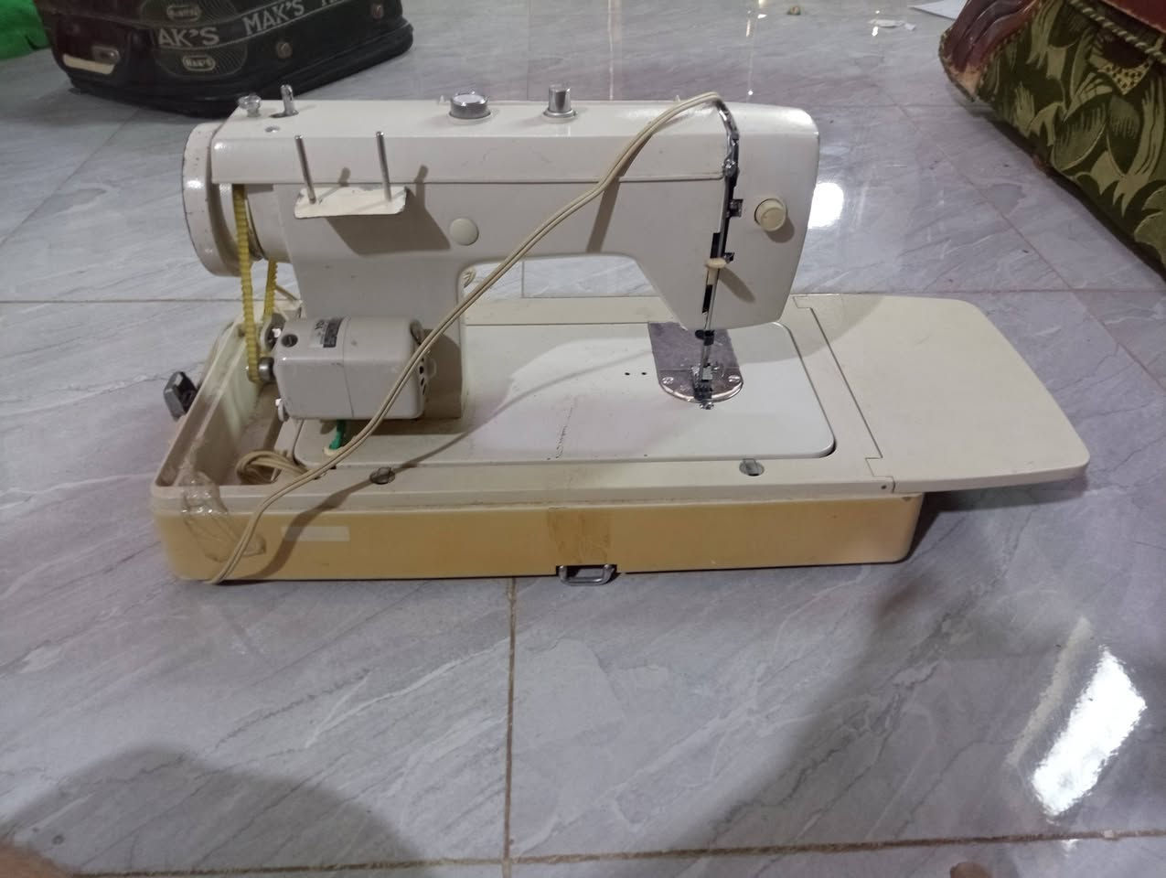 مكينه برذر ياباني تطريز نقشات وخياط عادي نضافه فول عنوان بابل حي الامام علي قرب موقف الكيات ***********
