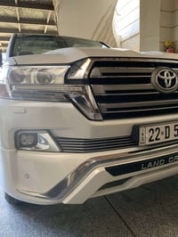 لاندكروز بريم موديل٢٠١٨ ،،،،  ثمانيه سلندر/ ،ابيض صدفي، عداد كيلو متر:...