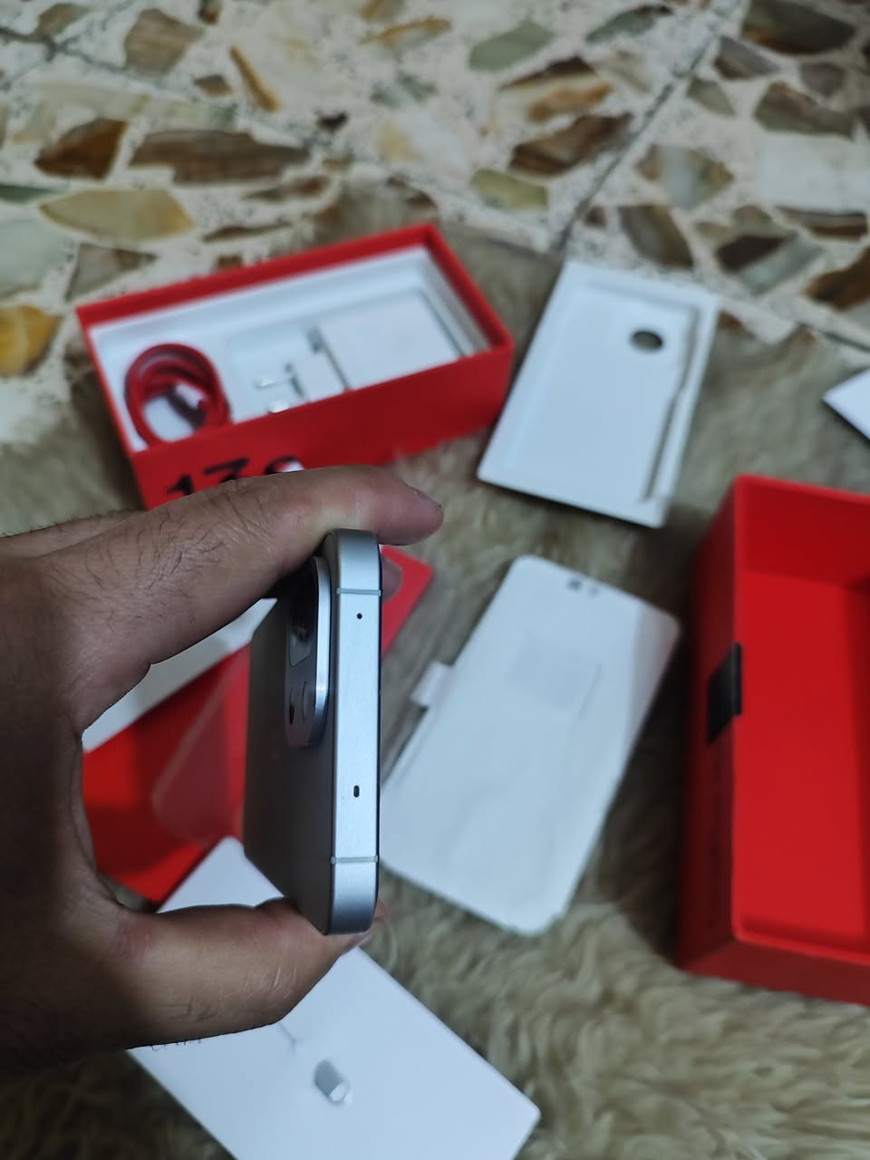 سلام عليكم اخوان جهاز وان بلص 13s نضافه ١٠٠ب١٠٠ اغراض كامله مع كفر ولاسق صحه البطاريه 100 نسخه عالميه مع كارتون عالمي مطابق معالج سناب دراكون 8 اليت احدث معالج بسنه 2025 شحن سريع 80 واط ومانه الله شحن يدون يومين استخدام جهاز فلاكشب بلكامل وبلخصوص لمحبي شاشه الصغيره وستخدام بيد واحده سعر جهاز 650 الف فقط للمراوس اخوان مابيع حسب الرغبه مكاني بغداد مدينه الصدر توصيل ماعندي للاستفسار خاص او وات ***********
