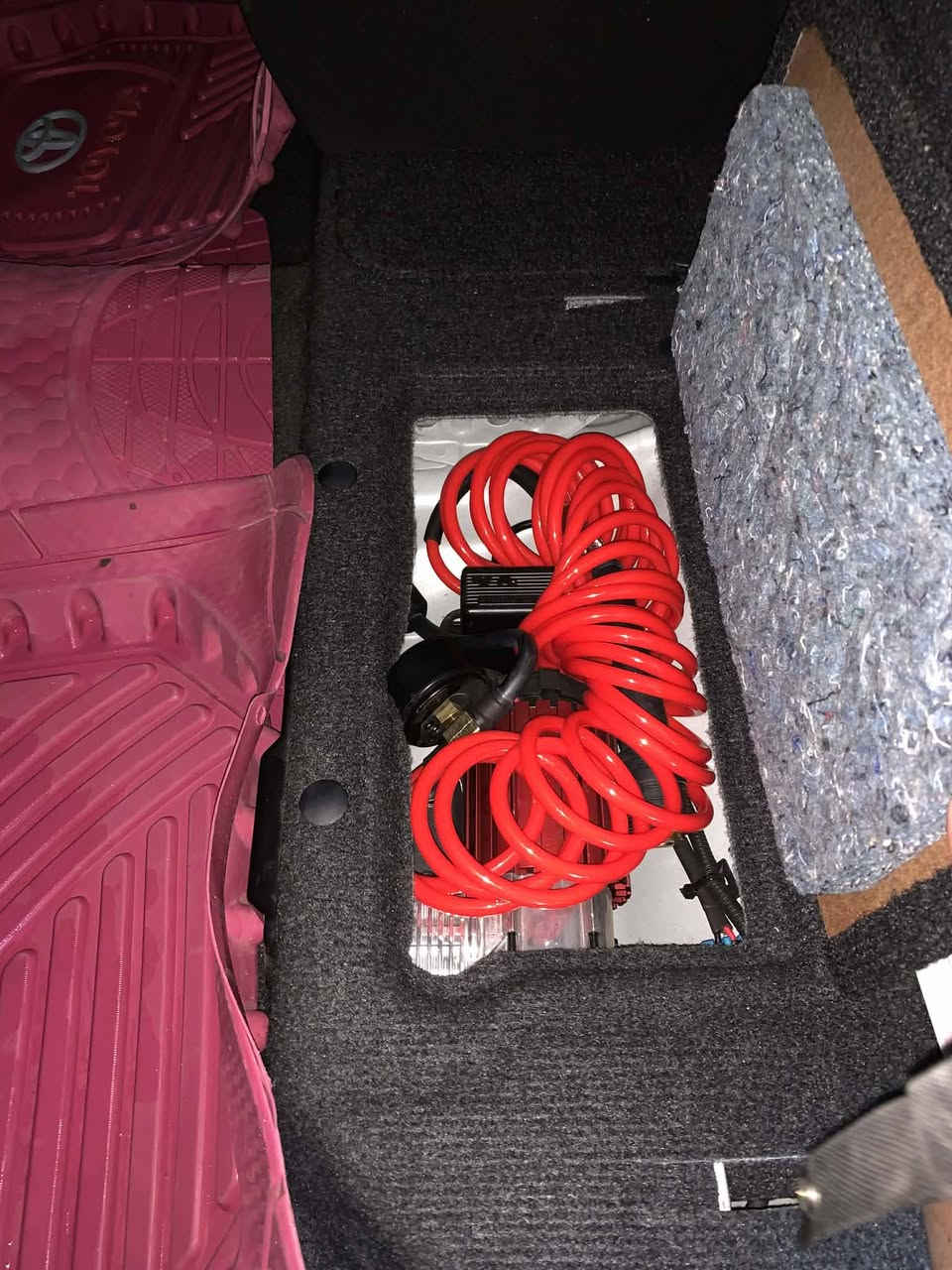 سلام عليكم عندي سياره البيع بيكم فورويل جي ار 6سلندر نفخ سياره جديده وحلوه ماشيه 32 ألف رقم أربيل كير واتماتيك سياره سعودي ام لمنفاخ عنوان بغداد ولشراي يتصل على رقم ***********
