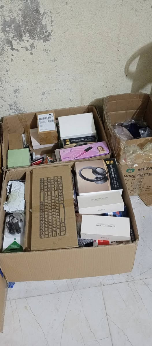 عندي بضاعه امزون شلعه اربع كراتين كلشي بيهن سعرهن 400الف وبيهن مجال مع التوصيل مراسله واتس اب ***********
