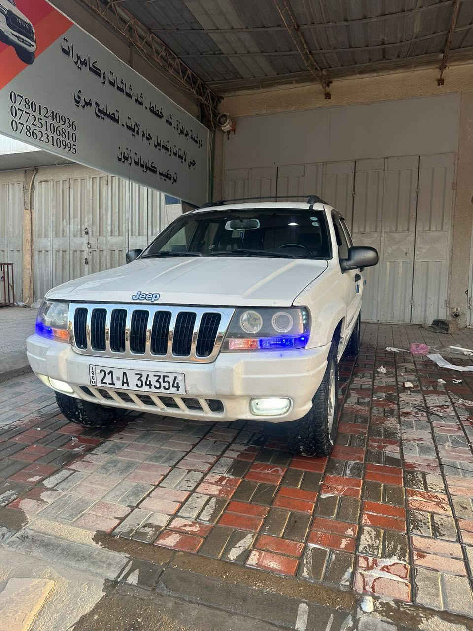 السلام عليكم ورحمة الله وبركاته 
جيب كراند شيروكي
2000 
كفاله  بدون ضربه ولا صبغ 
مكينه 4000cc 6V بلاديه 
كير جديد 
مكينه كفاله ع وضع الشركه
حداديه كفاله
لايتات زنون 
كهربائيات كله شغاله 
تخم تاير جديد 
فوريل شغال 
سنويه جديده 
تبريد ثلج 
ماشيه 146 حقيقي وقابل للزياده 

السياره جديده مابيه نقص برغي ومصروف عليه هواي 
السياره نضيفه وجاهزه من كل شي وبلعافيه الي ياخذه 
مكاني كربلاء 
السعر 86
***********3
