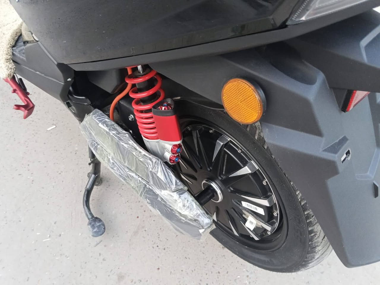 السلام عليكم شحن يواجه سته بطاريات مسطره 38 امبير يواجه حلوه نظيفه مكاني بغداد جديده ***********   سعر 650
