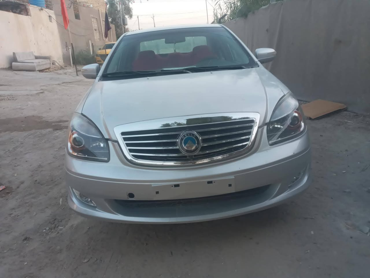 سلام عليكم سياره جيلي موبل محرك 1800موديل 12كير عادي رقم  ذي قار  وين اتريد احولك  السياره صافيه من الغرمات)))صبغ عام   ♕♕السعر 40وبيه مجال للشراي ♕رقم صاحب السياره ***********
